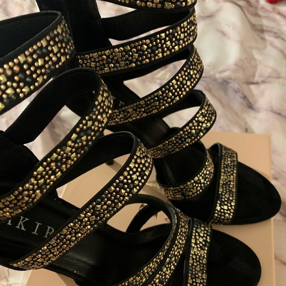 black flash heels